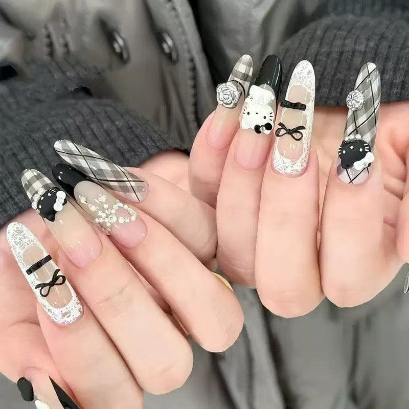 Dekoratives Charakter Press-On Nail Set Karnz