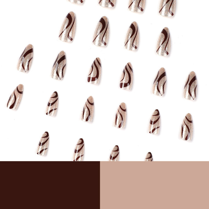 Kunstvolle Nagelkunst mit elegantem Wellenmuster Karnz
