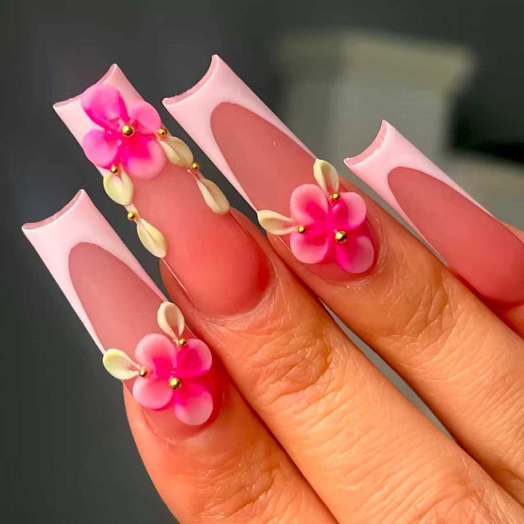 Florales Nageldesign-Extensions Karnz