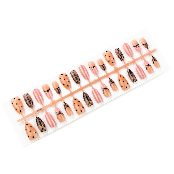 Glamourös Nagelkunst