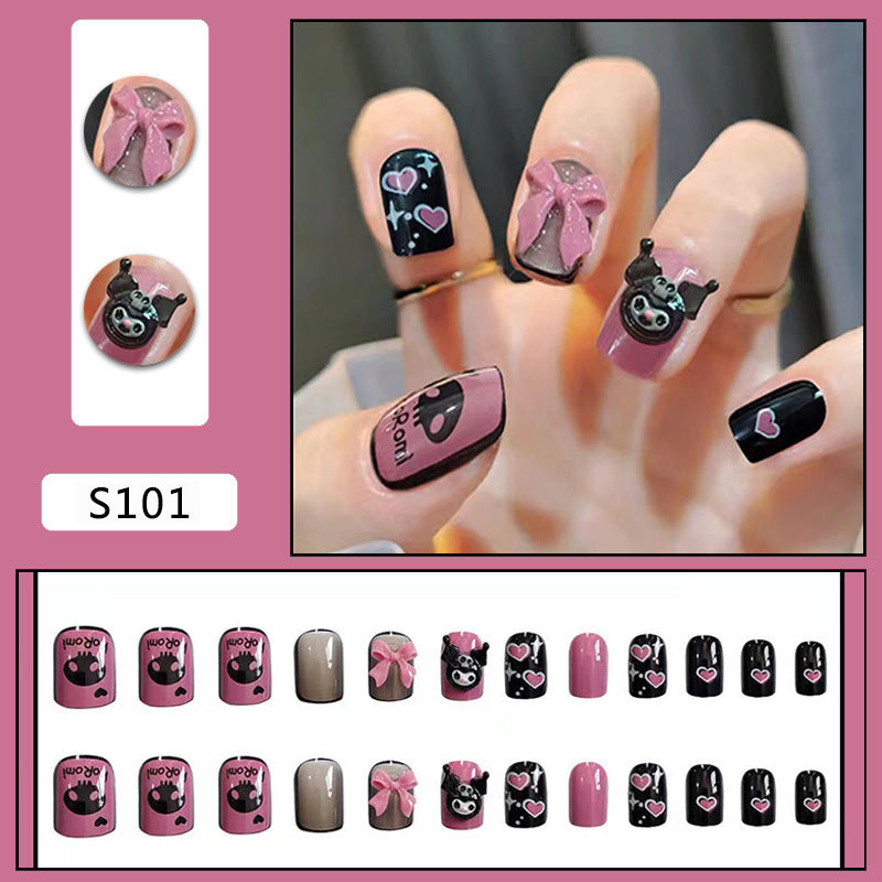 Kunstnagelset mit verspielten Designs und 3D-Akzenten Karnz