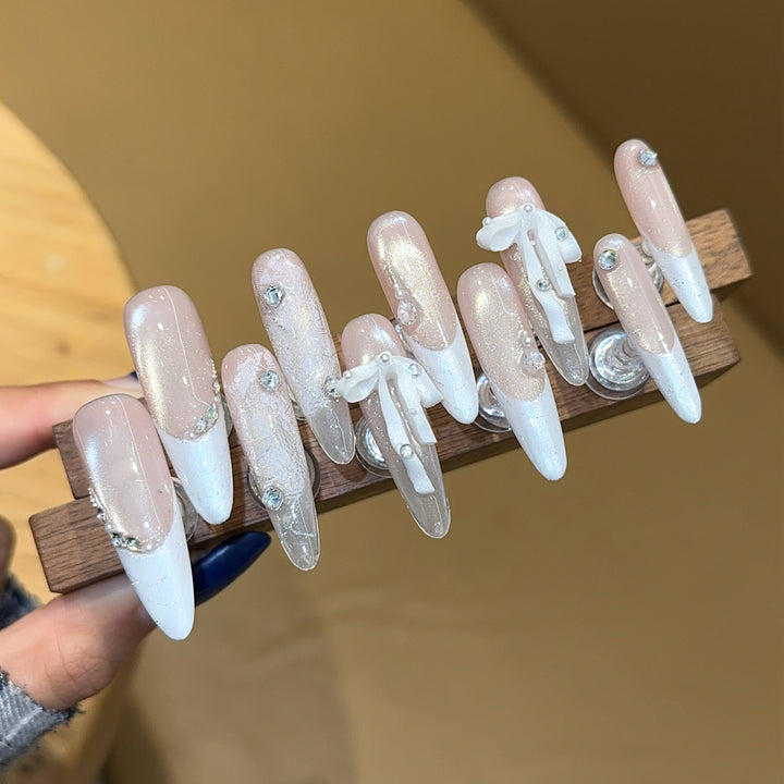 Kunstnägel Im Eleganten Hochzeitsdesign Karnz