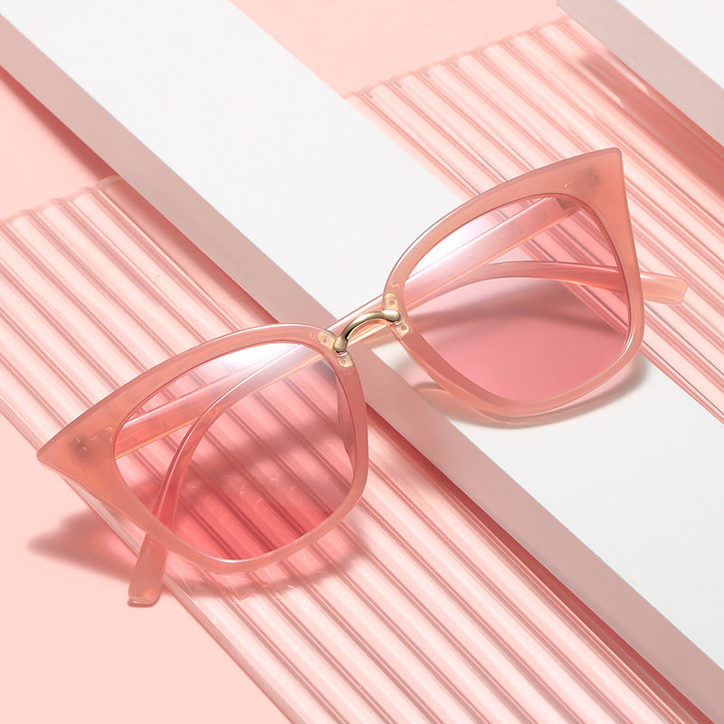Damen modische Sonnenbrille mit auffälligem Design Karnz