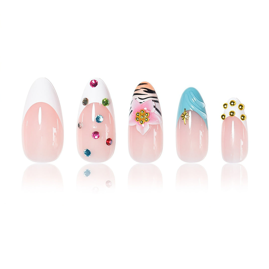 Künstlerische Stiletto-Nagelverzierungen mit einzigartigen Emblem-Akzenten Karnz
