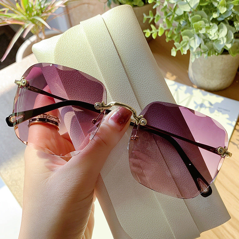Damen modische Flügelsonnenbrille mit hochwertigem Metallrahmen Karnz