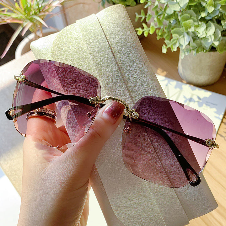 Damen modische Flügelsonnenbrille mit hochwertigem Metallrahmen Karnz