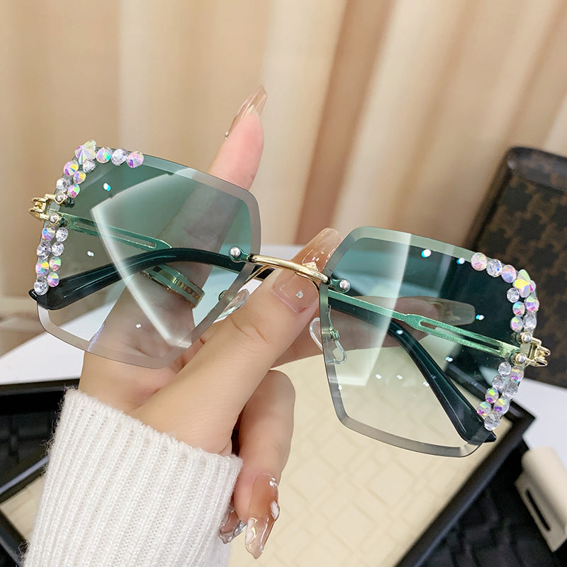 Damen Sonnenbrille mit extravagantem Strassrahmen Karnz