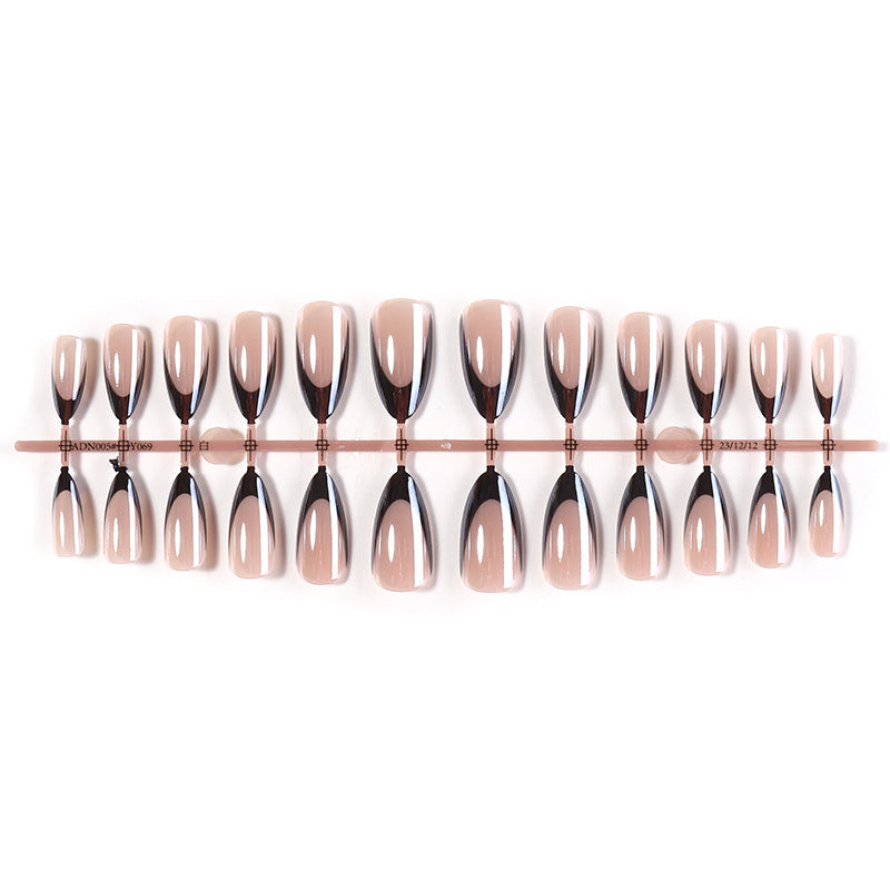Glamouröse Press-On Nagelset mit hochglänzender Oberfläche und eleganten French Tips Karnz