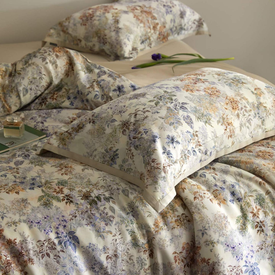 Luxuriöses Satin-Bettwäsche-Set mit floralem und Beerenmotiv