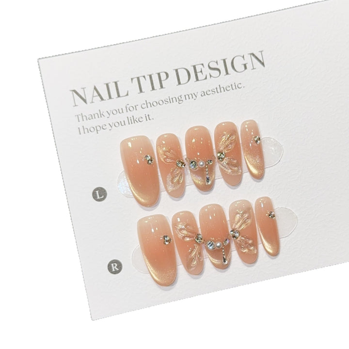 Künstliche Nagelspitzen mit Eleganten Floralen Details Karnz
