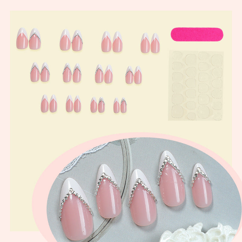 Elegante spitze Press-On Nägel mit Strassakzenten Karnz