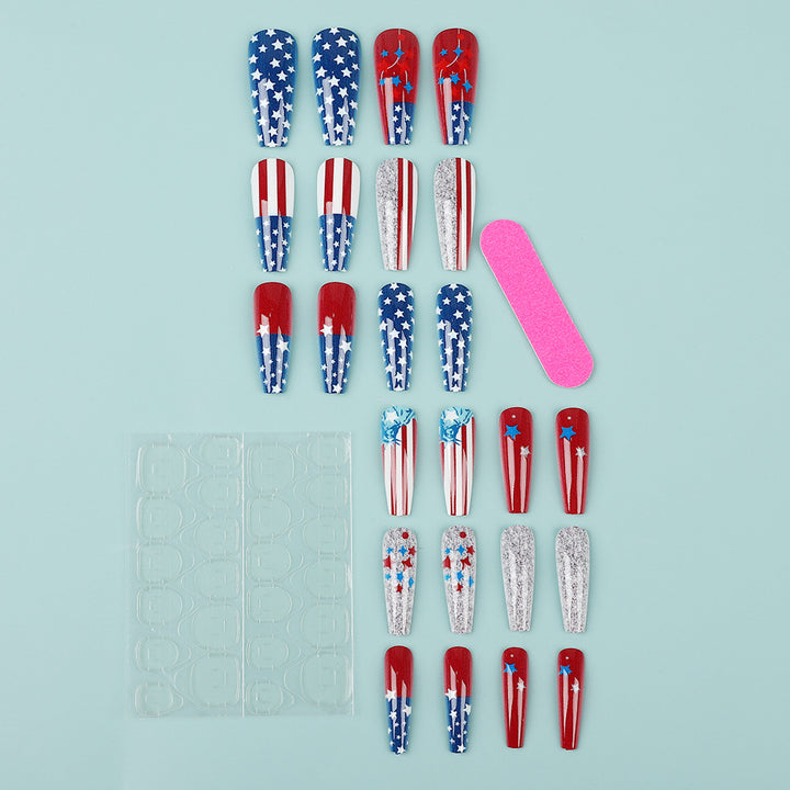 Kreative Nagelkunst mit patriotischem Design Karnz