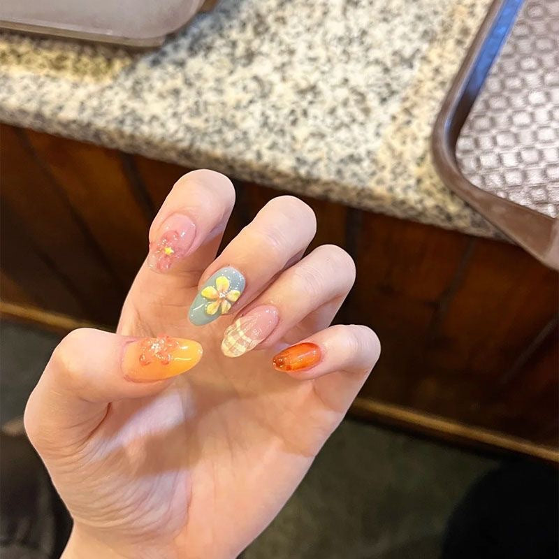 Dekorative Nagelkunst