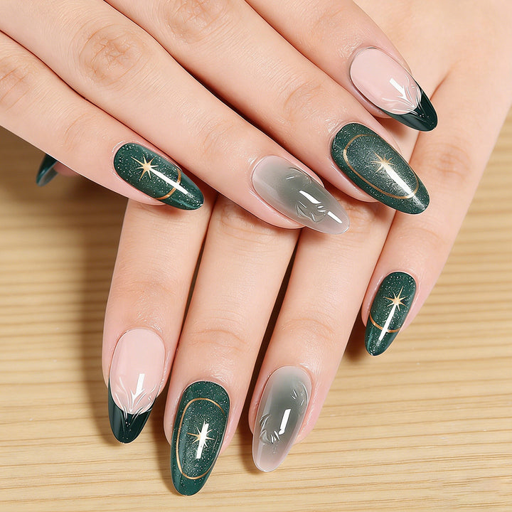 Kunstnägel mit luxuriösen Metallic- und Glitzerdetails Karnz