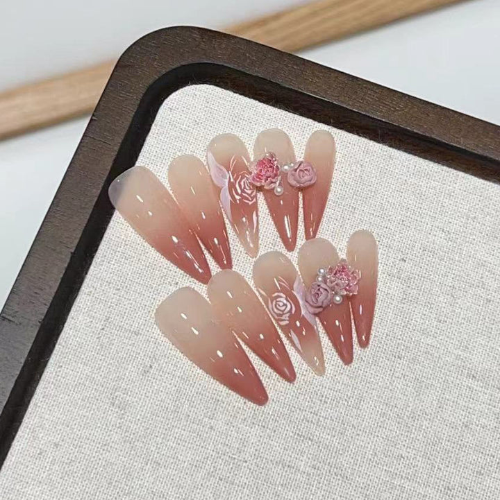 Elegantes Blumendesign Stiletto Press-On Nagelset Karnz