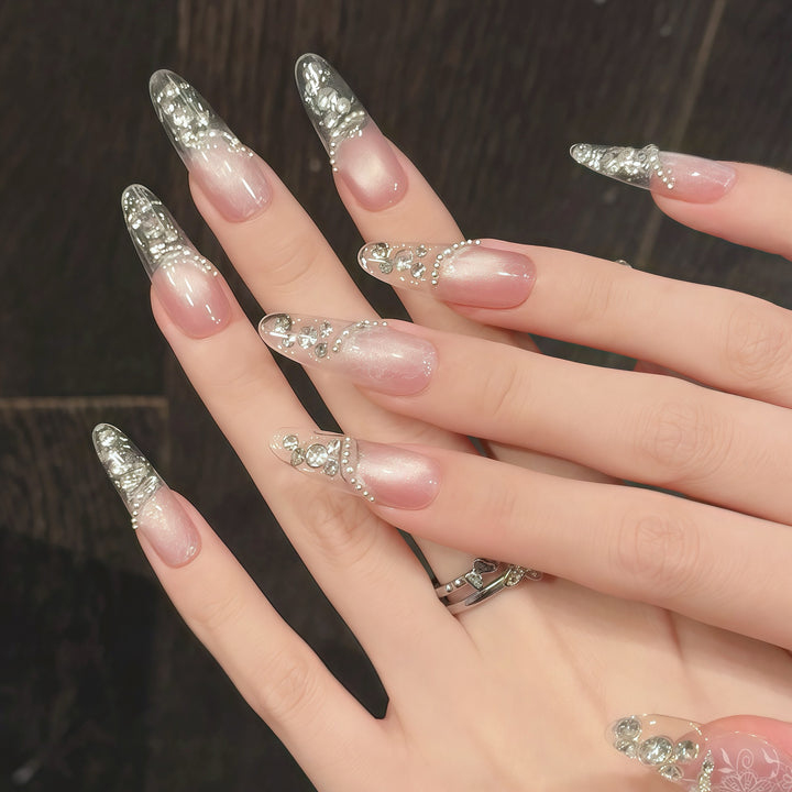 Elegantes, mit Kristallen verziertes Press-On-Nagelset