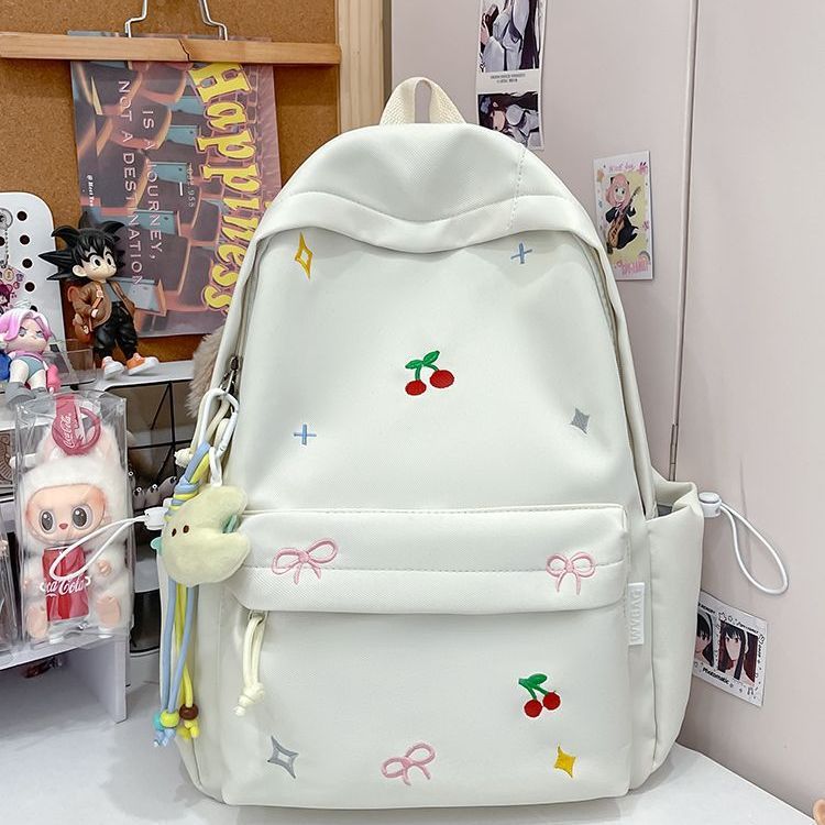 Verspielter Rucksack mit Stickereien Karnz
