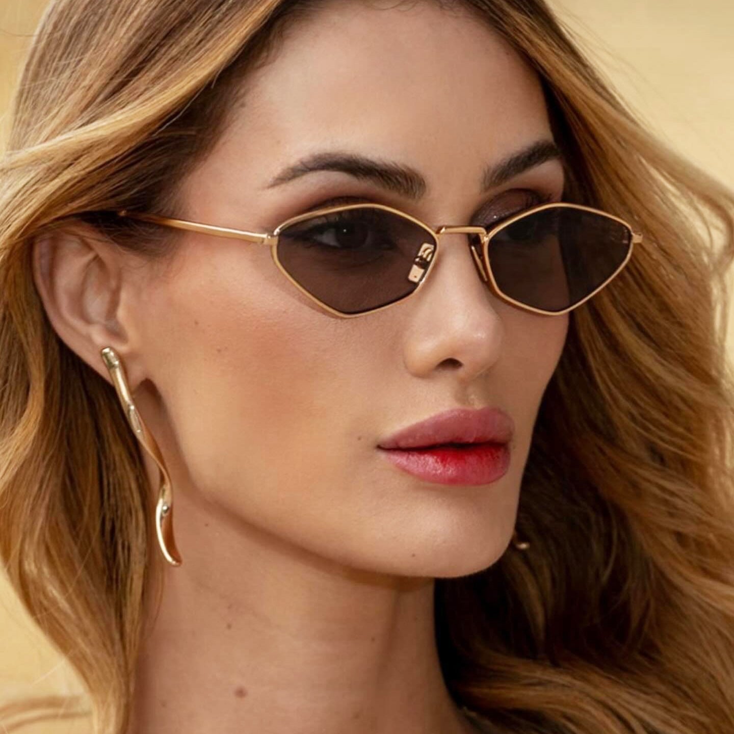 Damen geometrische Sonnenbrille mit feinem Metallrahmen und UV-Schutz Karnz