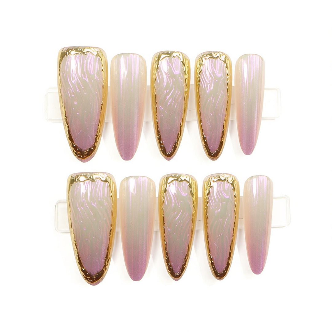 Luxuriöses Presse-Nagel-Set mit eleganten metallischen Kanten Karnz