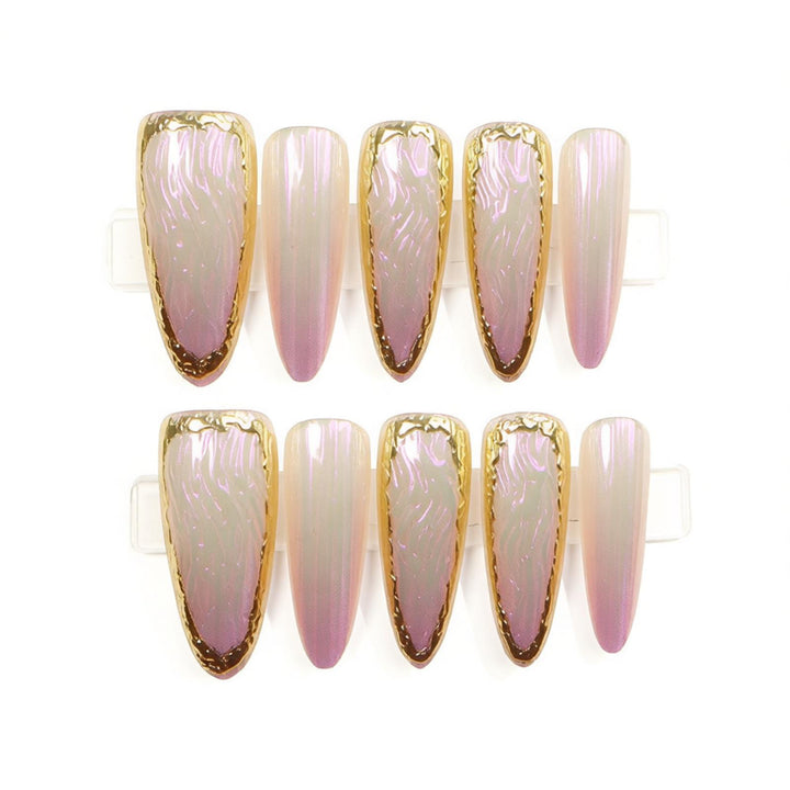 Luxuriöses Presse-Nagel-Set mit eleganten metallischen Kanten Karnz