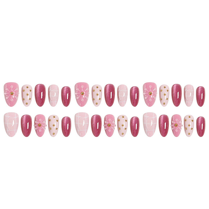 Kunstnagelset mit glamourösen Metallic-Akzenten und kreativen Designs Karnz