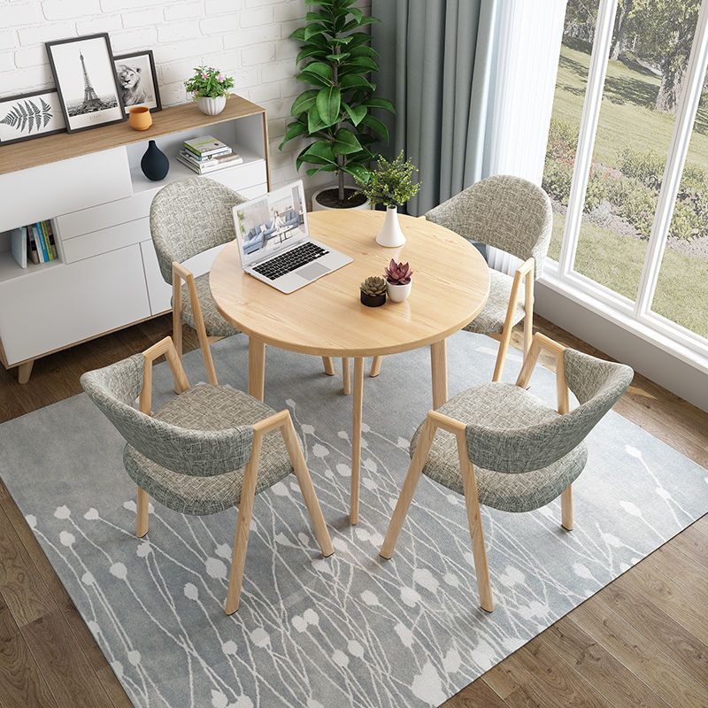 Esszimmerstuhl mit ergonomischer Polsterung und modernem Design Karnz