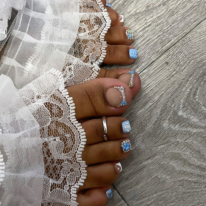 Dekorativer Press-On Nagelkunst Set mit funkelnden Akzenten Karnz