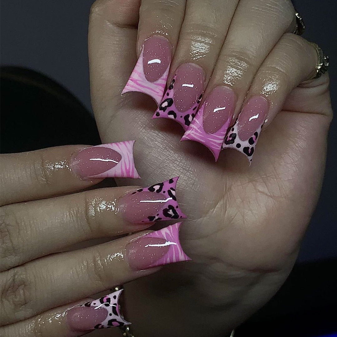 Künstlerische Leopardendruck Stiletto Nagelverlängerungen Karnz