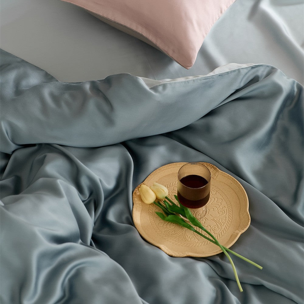 Wendbares Satin-Bettwäscheset mit seidig-glänzendem Griff und hautfreundlichem Baumwollmix