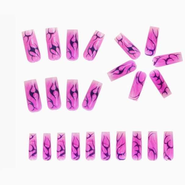 Künstlerische langanhaltende Nagelverlängerungen Karnz