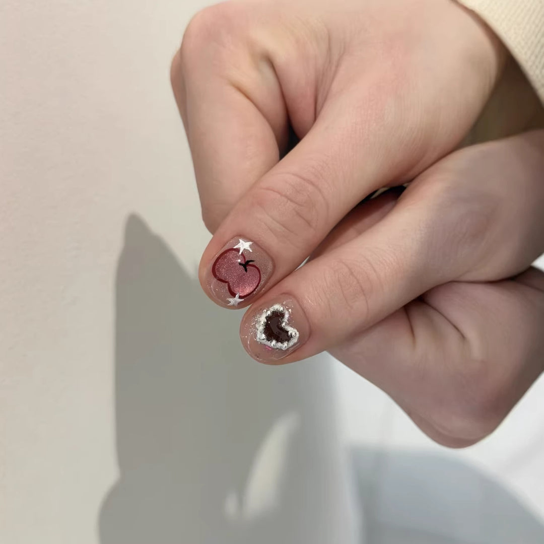 Künstlerische Press-On-Nageldesigns