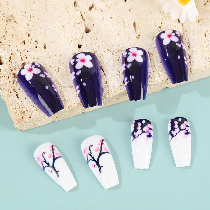 Kunstnagel Set mit floralen Akzenten Karnz