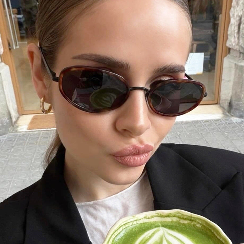 Damen elegante runde Sonnenbrille mit modischem Metallrahmen Karnz