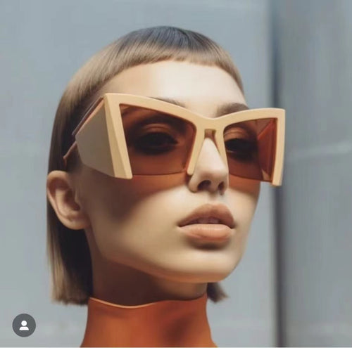 Damen futuristische Sonnenbrille mit markantem Winkelrahmen Karnz