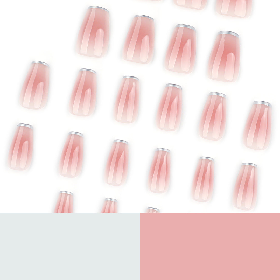 Elegante Nagelverlängerungen mit durchscheinendem French-Tip Karnz