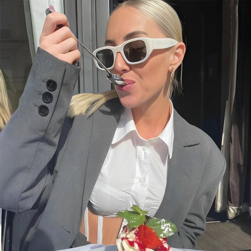 Damen Modische Sonnenbrille mit elegantem zeitgenössischem Design Karnz