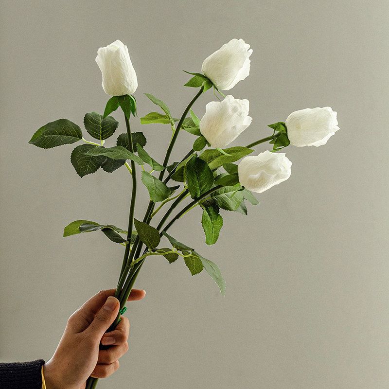 Lebensechter künstlicher rosa Rosenstamm