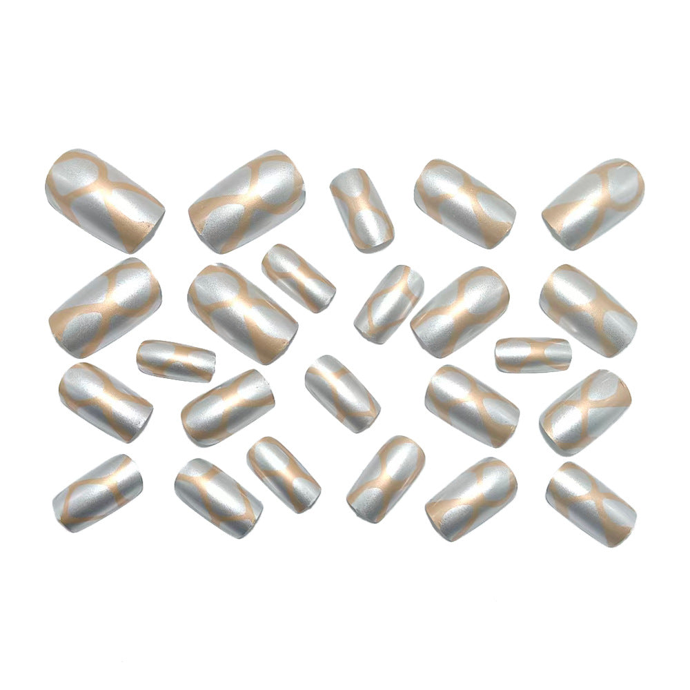 Kunstnägel mit Elegantem 3D-Muster Karnz