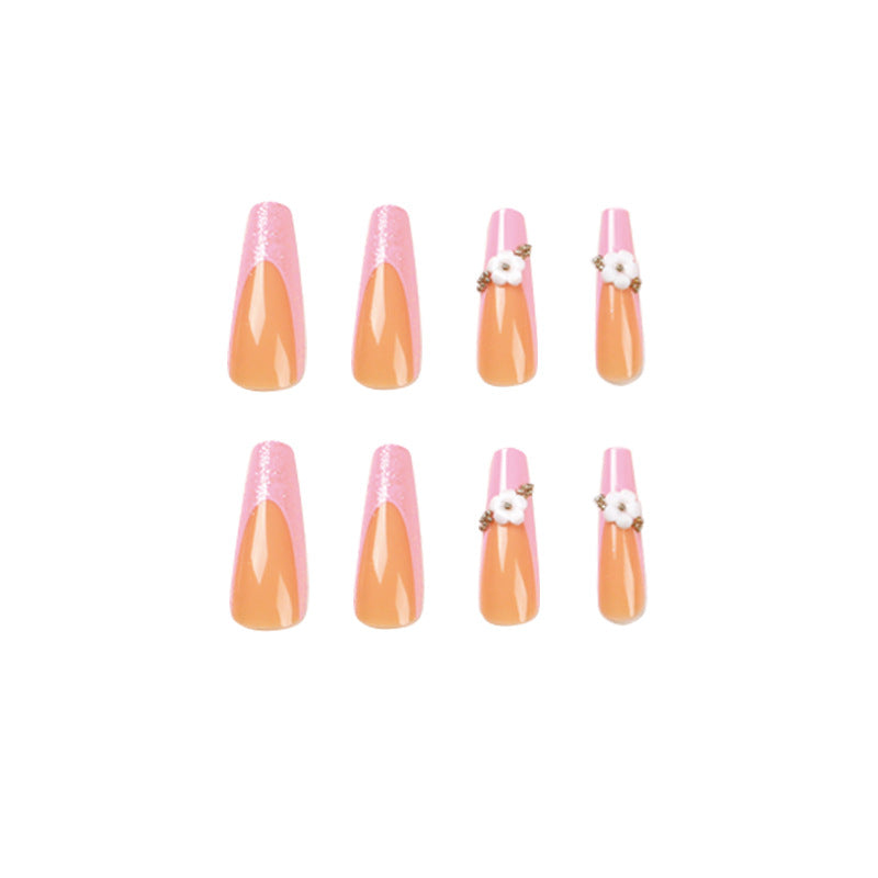 Glitzernde Nagelverlängerungen mit floralem Design Karnz