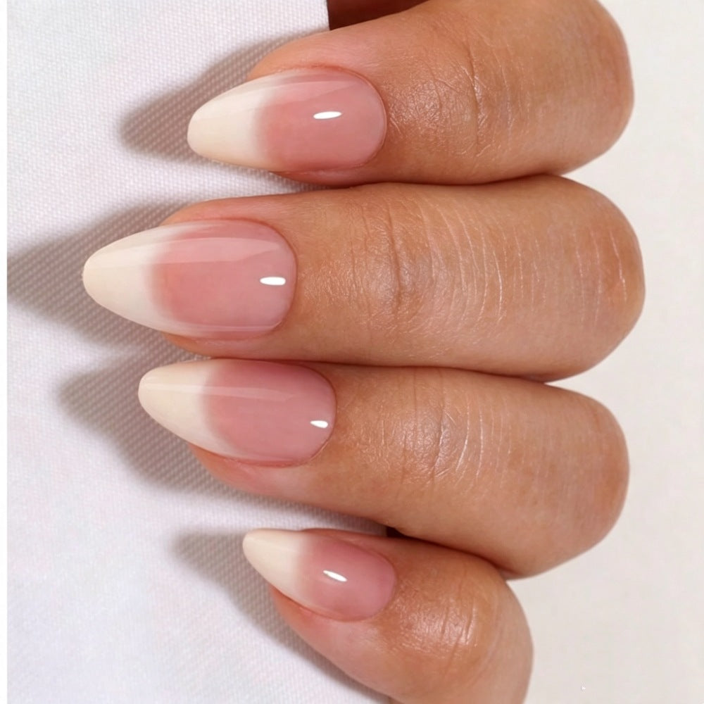 Kunstnägel Im Eleganten French-Tip Design Karnz