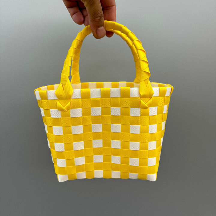Verspielte und Bunte Korbtasche Karnz