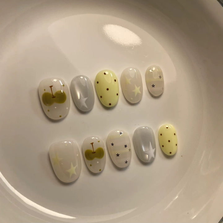 Künstlerisches dekoratives Press-on-Nagelset
