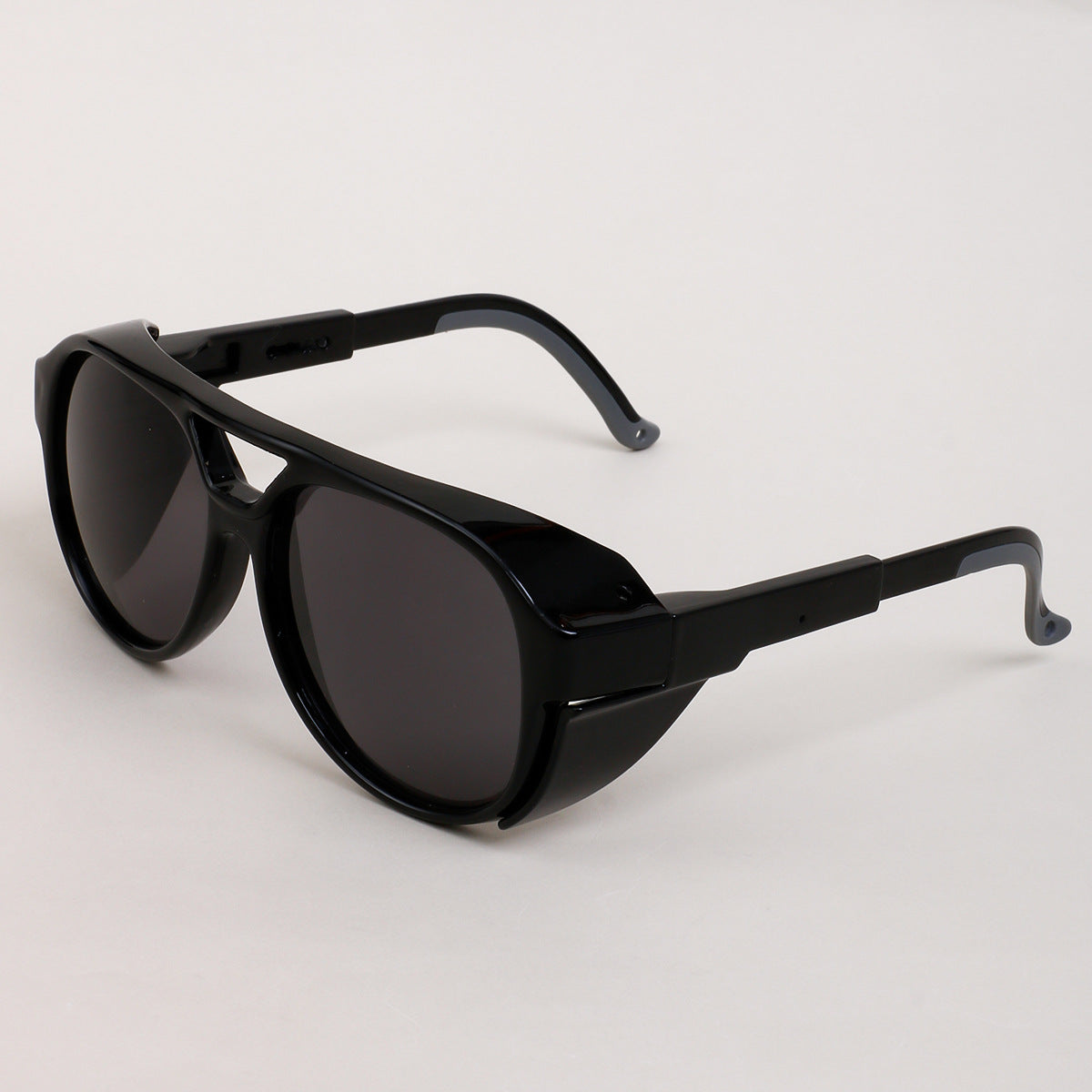 Damen oversized Sonnenbrille im geometrischen Design mit robustem Rahmen und polarisierten Gläsern Karnz