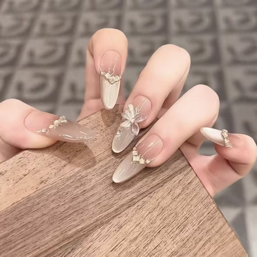 Künstlerische mit Blumen verzierte Press-On Nagelerweiterungen Karnz
