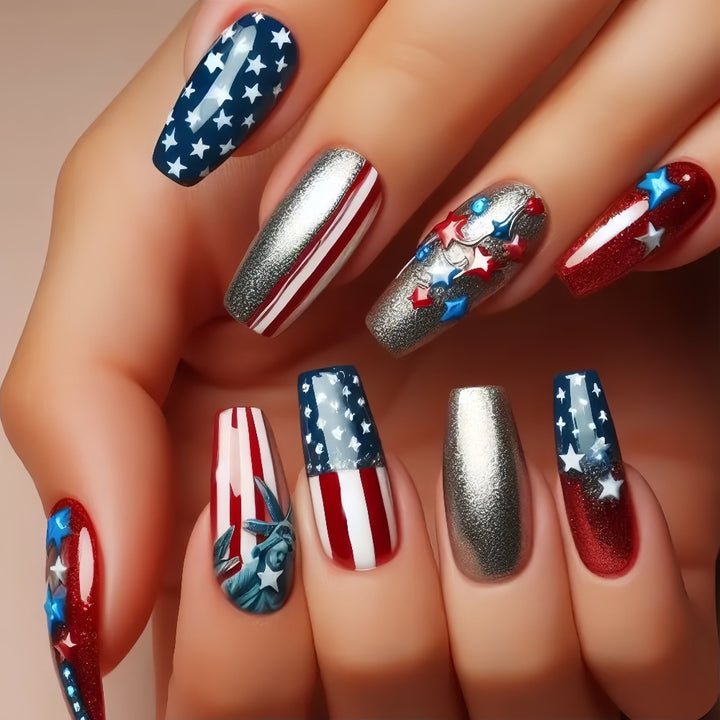 Kreative Nagelkunst mit patriotischem Design Karnz