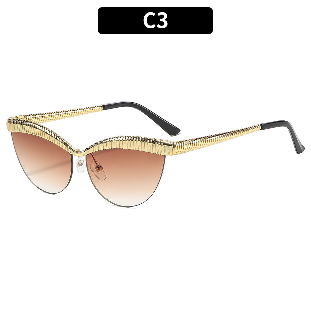 Elegante Katzenauge-Sonnenbrille mit metallischen Akzenten