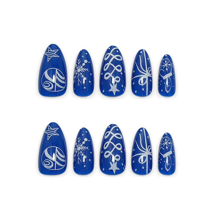Kunstnägel mit Festlichem Winterdesign Karnz