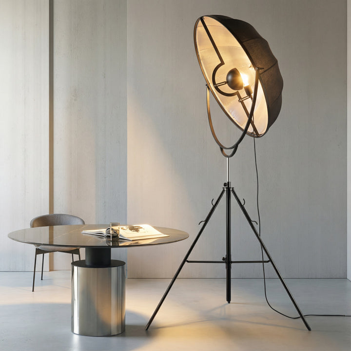 Moderne verstellbare Stehlampe