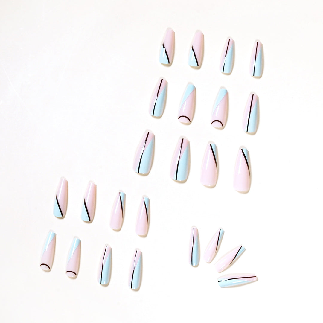 Kunstvolle Acryl-Nägel mit geometrischem Design Karnz