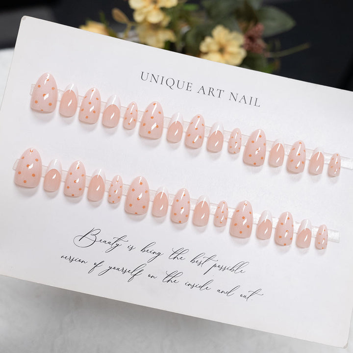 Dekorative Press-On Nagelkunst mit Franse Spitze und Punktdesign